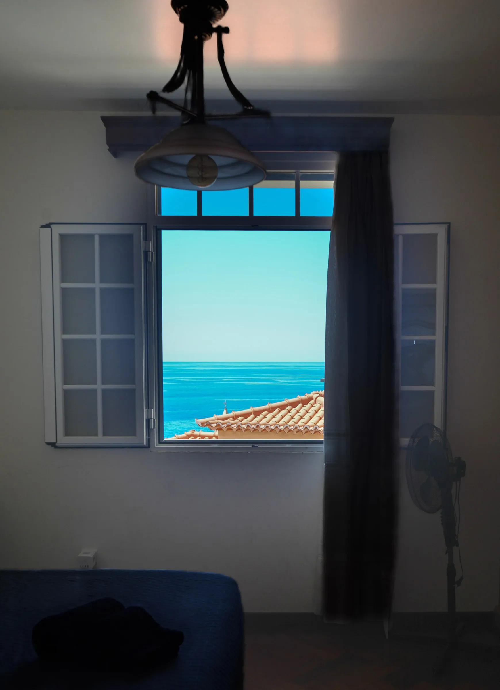 Atlantic Ocean through the open window in Linguine